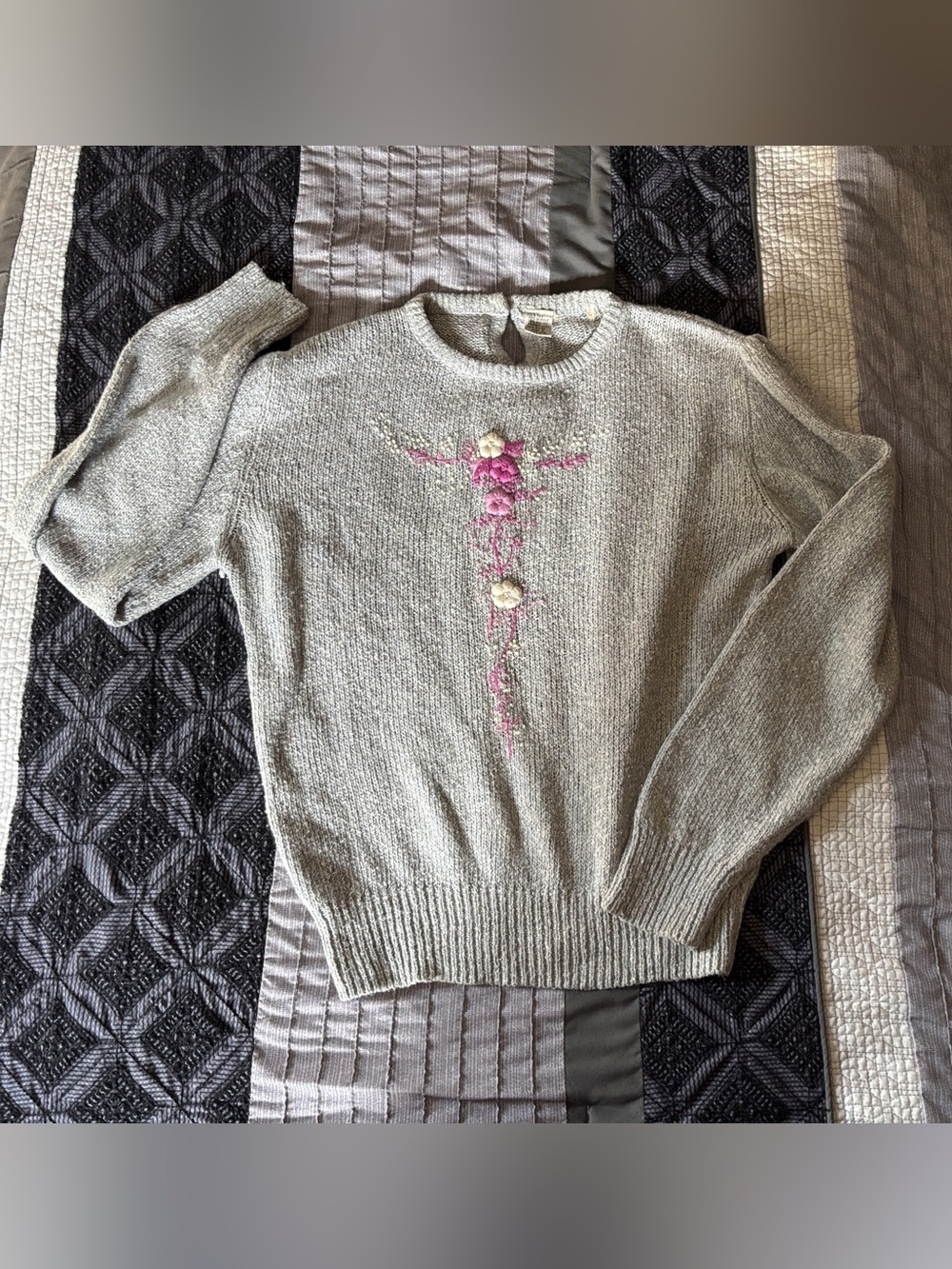 Vintage Silk Gray Women's Embroidered Crewneck Sweater - Pink Floral Detail